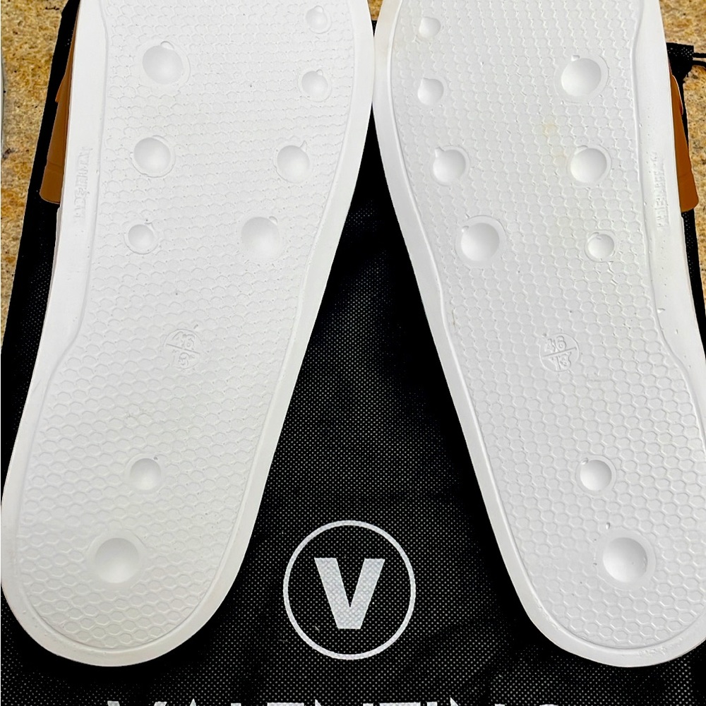 VALENTINO Slides - Picture 3 of 3